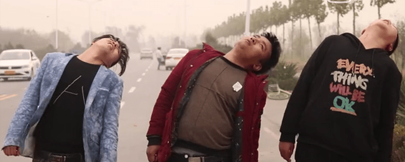 六亲不认的步伐是什么梗