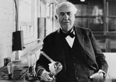 ​爱迪生发明电灯的故事，可以当高考作文素材(经历7000次失败)