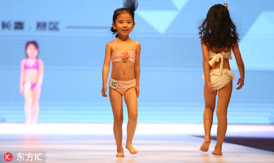 围观儿童版“维密秀” 小童模走秀气质不输大人