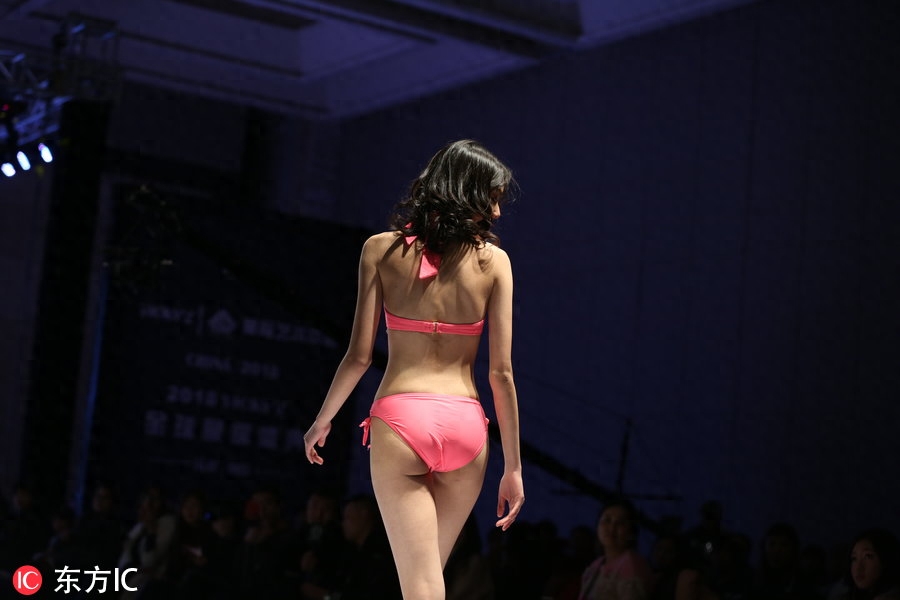 围观儿童版“维密秀” 小童模走秀气质不输大人