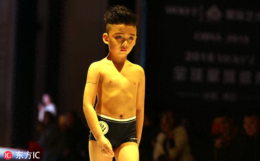 围观儿童版“维密秀” 小童模走秀气质不输大人