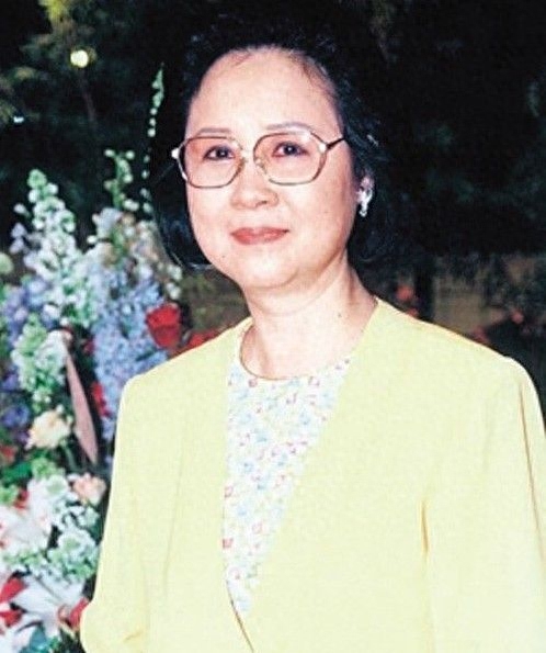 父亲是教授，金庸徐志摩都是她亲戚，79岁琼瑶出生即是人生赢家