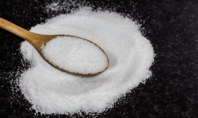 ​盐洗脸的功效与作用（早上用盐水洗脸，坚持一段时间后，4个变化看得见）