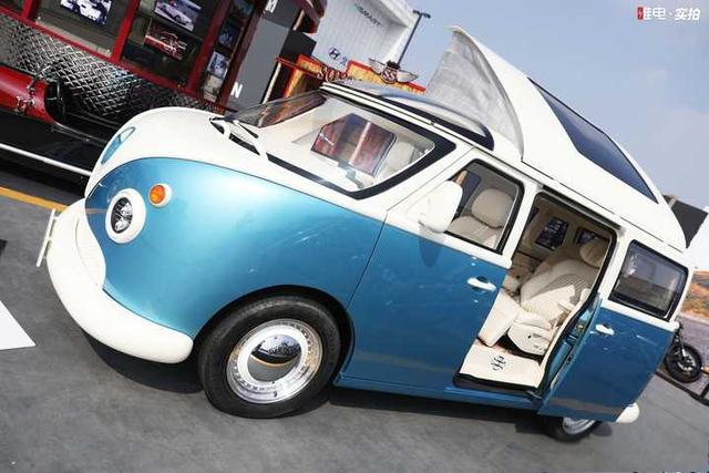 比亚迪与松散机车合作推出美式复古车SSDOLPHIN,如何评价其「致敬」美国经典跑车科尔维特C1?-