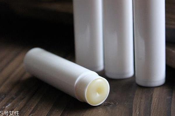 润唇膏主要成分有哪些 这些成分能对抗紫外线 润唇膏主要成分有哪些 这些成分能对抗紫外线