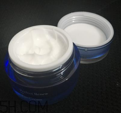 兰芝致美眼霜油不油?长脂肪粒吗? 兰芝致美眼霜油不油?长脂肪粒吗?