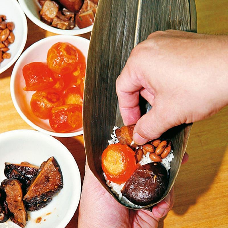 南方粽子和北方粽子的做法和材料 南方粽子和北方粽子的做法和材料