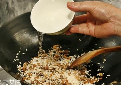 南方粽子和北方粽子的做法和材料 南方粽子和北方粽子的做法和材料