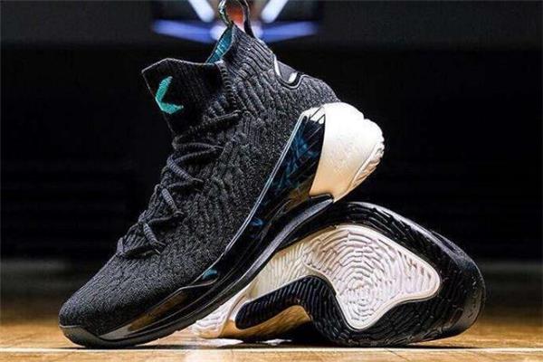 安踏kt4和要疯3哪个好 kt4和要疯3对比测评 安踏kt4和要疯3哪个好 kt4和要疯3对比测评