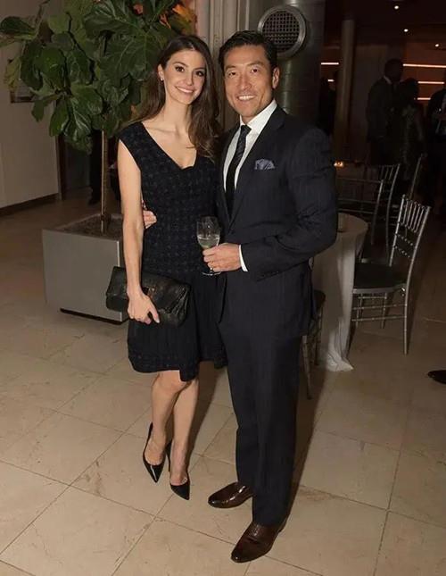 绿了！选美皇后瞒着丈夫当应召女郎，5年赚70万美金，并与多人有染