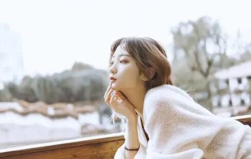 女人聊微信出轨的象征三