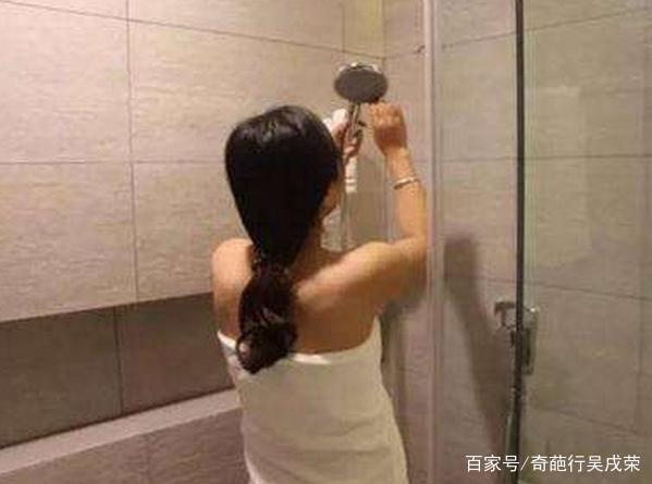 女子宾馆房间洗澡,陌生男子突然闯入,女子:我被“一览无遗”!