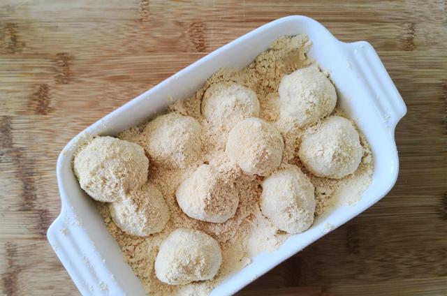 红糖糍粑四川经典小吃,制作简单一看就会,软糯甜蜜好味道!