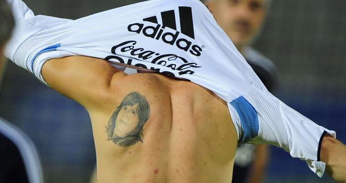 梅西全部纹身大揭秘:送给他生命中最重要的两个女人