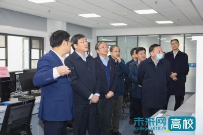 ​江苏省领导慰问南京信息工程大学王会军院士