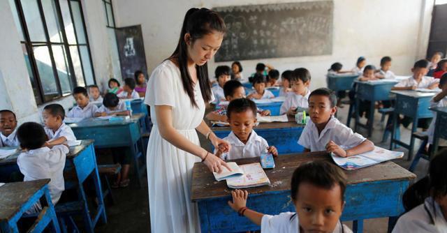 这里经济贫困落后，全靠中国帮助，当地百姓也有“中国心”