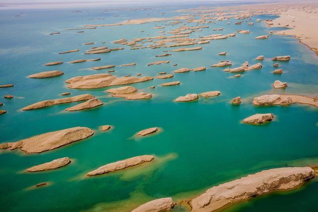 在青海有一处非常奇特的雅丹地貌,可以说世所罕见就是水上雅丹