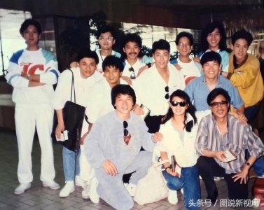 ​定格极具收藏价值的成龙年轻时合照，大部分人未必见过