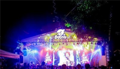 ​斗鱼嘉年华约起！规模扩大三倍，除了冯提莫发姐阿冷，还有她们！