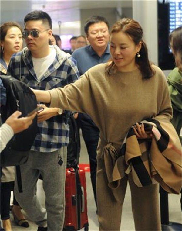 丁俊晖老婆不仅长得旺夫而且持家有度已让小丁成功当爹!