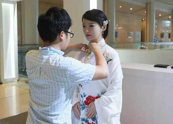 日本“妻子机器人”为何能够走红?原来是她有三项“专属服务”