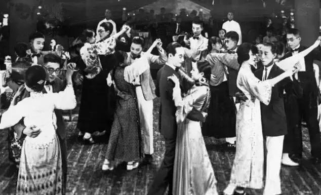 上海第一交际花, 17岁的民国爆款女王