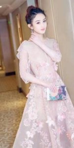 ​赵丽颖太性感啦，忍住了白嫩脚丫，可晒比基尼让大家怎么忍