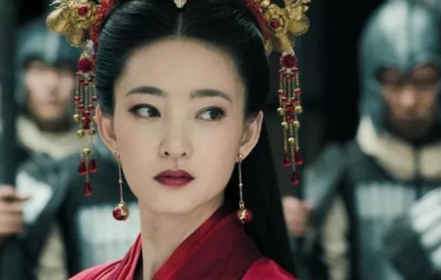 演过妲己的女星,有12名,其中10个美到发光,但只有她媚到骨子里