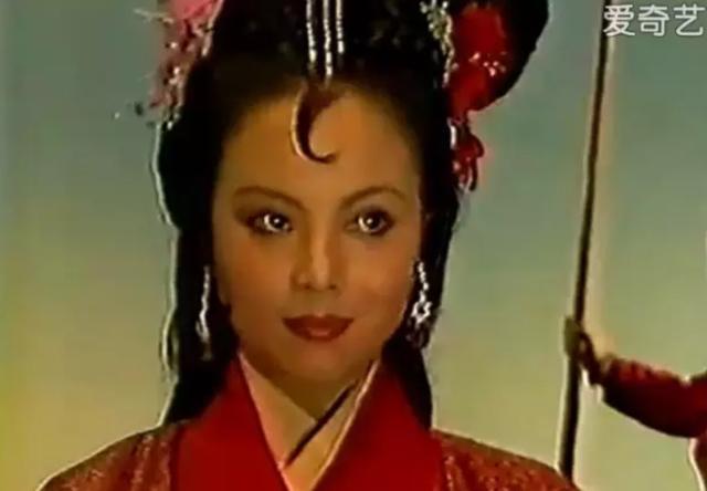 演过妲己的女星,有12名,其中10个美到发光,但只有她媚到骨子里