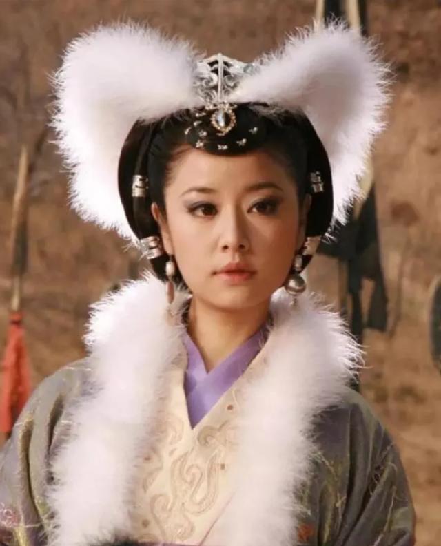 演过妲己的女星,有12名,其中10个美到发光,但只有她媚到骨子里