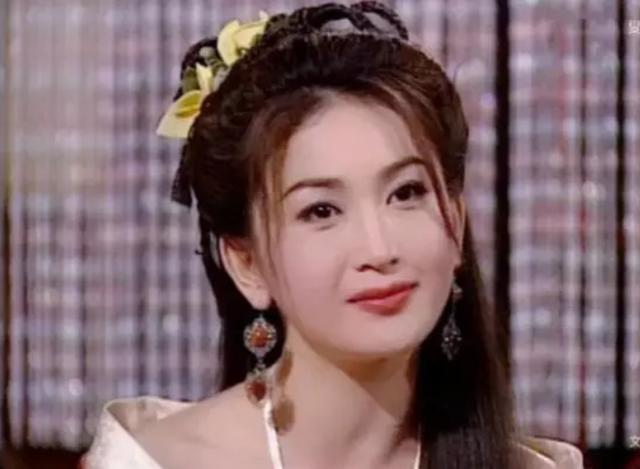 演过妲己的女星,有12名,其中10个美到发光,但只有她媚到骨子里