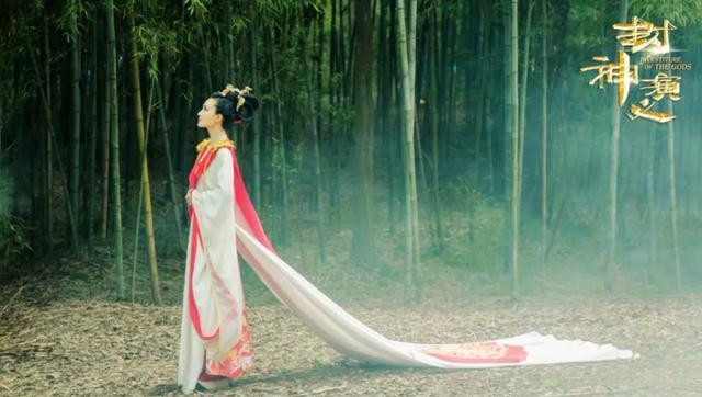 演过妲己的女星,有12名,其中10个美到发光,但只有她媚到骨子里