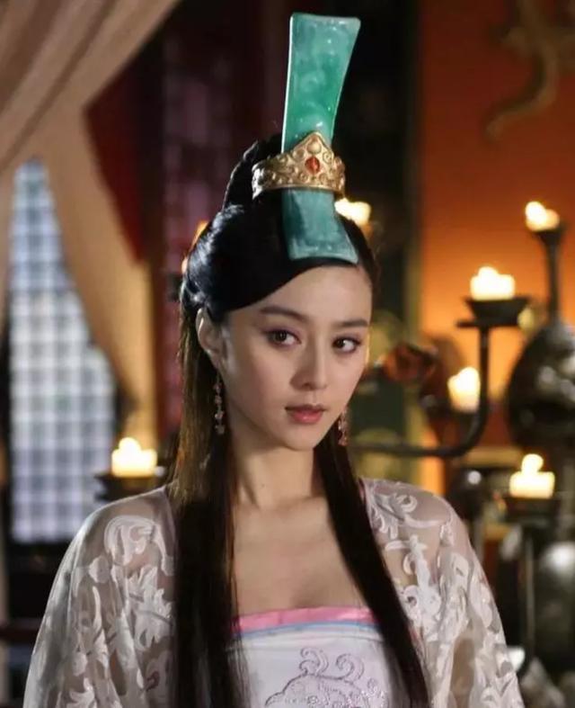 演过妲己的女星,有12名,其中10个美到发光,但只有她媚到骨子里