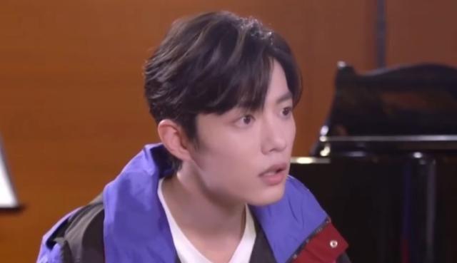 肖战再谈偶像,眼神迷茫又语无伦次