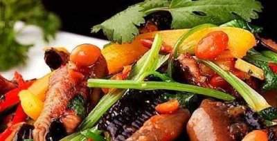 ​腊八豆炒什么？湖南一绝的美味，“腊八豆香菜炒鳝鱼”了解一下