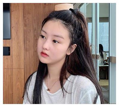 还记得“前快手一姐”炫迈妹吗？如今变胖后，颜值人气不敌从前