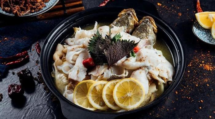 做鱼时,去掉这2个部位,不用料酒也没腥味