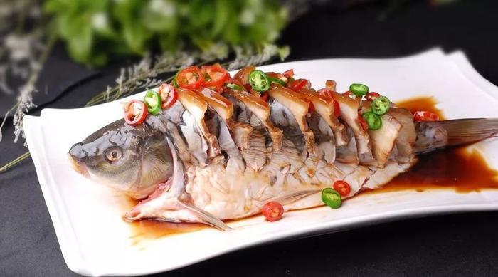 做鱼时,去掉这2个部位,不用料酒也没腥味