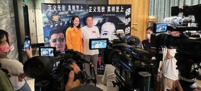 ​朱丹首次挑大梁当女主，穿衬衣却显松垮，大粗眉太显男相