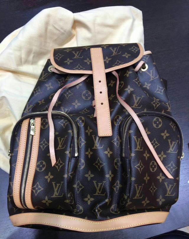 必备款-网红范 能背能拎又有逼格的LV双肩包!值得入