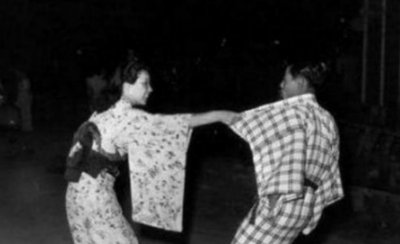 ​一组罕见老照片，妓女街头强拉男客，日本慰安妇慰劳美国大兵