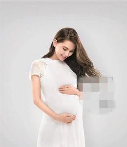 ​“怀孕只胖肚”, 昆凌二胎孕照好美, 一脸少女模样!