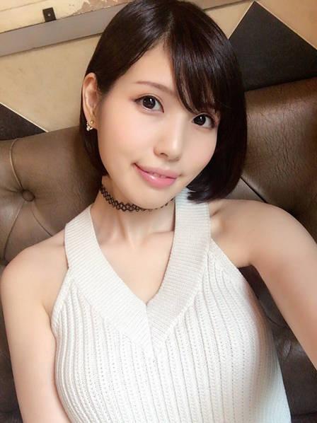 日本美女漫画家因高颜值身材傲人走红网络