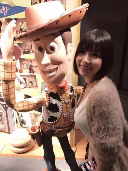 日本美女漫画家因高颜值身材傲人走红网络