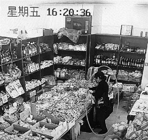 老太偷12次超市 生活中根本不缺钱花