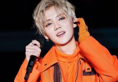 ​人红是非多？鹿晗因一张表情包被网友大骂，明星也会被“双标”