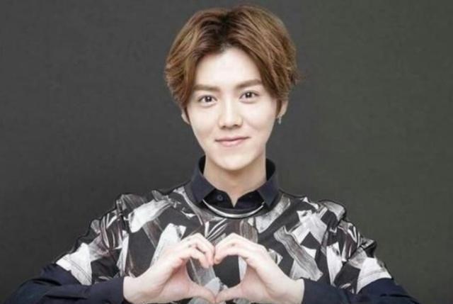 人红是非多?鹿晗因一张表情包被网友大骂,明星也会被“双标”