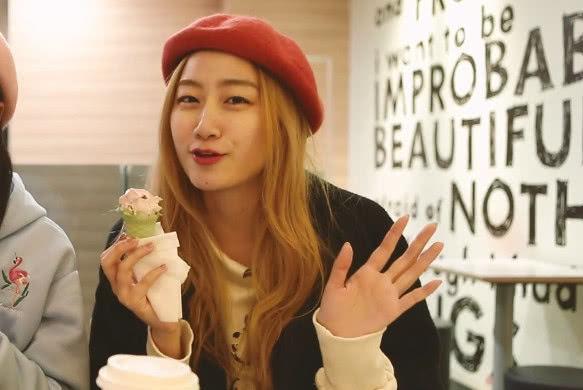 麦当劳新品，暖暖的色调搭上超梦幻的名字，感恩节吃是不是很应景