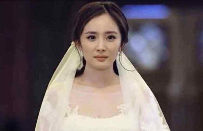 年近60岁的她秒杀杨幂,甩赵雅芝几条街,难怪被冯小刚暗恋多年