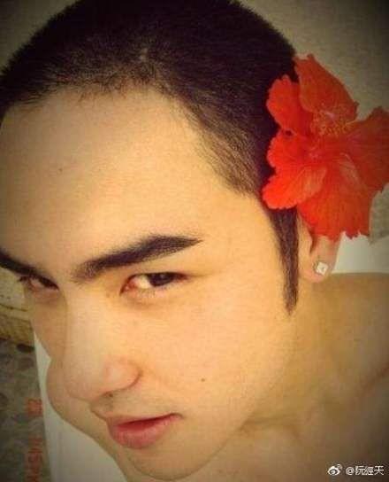 阮经天18岁嫩照曝光 网友惊问：太美啦，吃防腐剂吗？